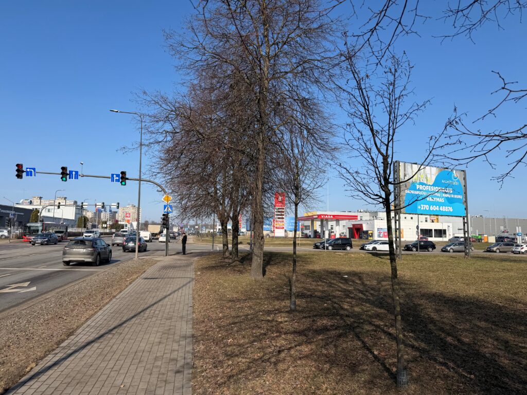 Lauko reklamos stendas Nr. 8 Pramonės pr. ir Partizanų g. sankryža, Kaune